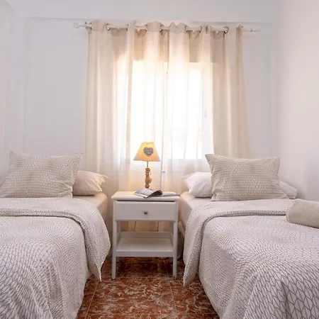 City Center And Next To The Beach 3 Bedrooms *