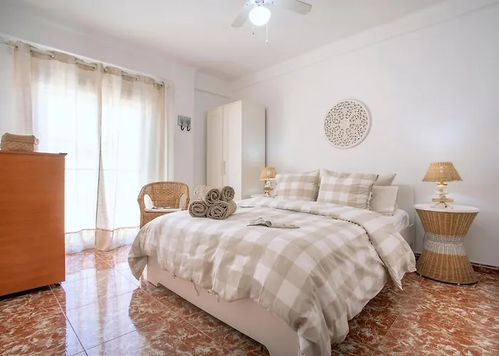 City Center And Next To The Beach 3 Bedrooms *